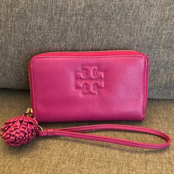 Tory Burch Handbags - Tory Burch Wristlet